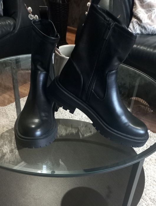 Черевики жіночі Pull&Bear.