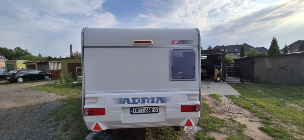 ADRIA 502 przyczepa kempingowa łóżko 3 pietrowe