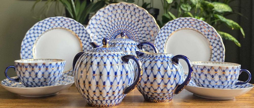 Porcelanowy serwis do herbaty – Łomonosow. Siatka kobaltowa.