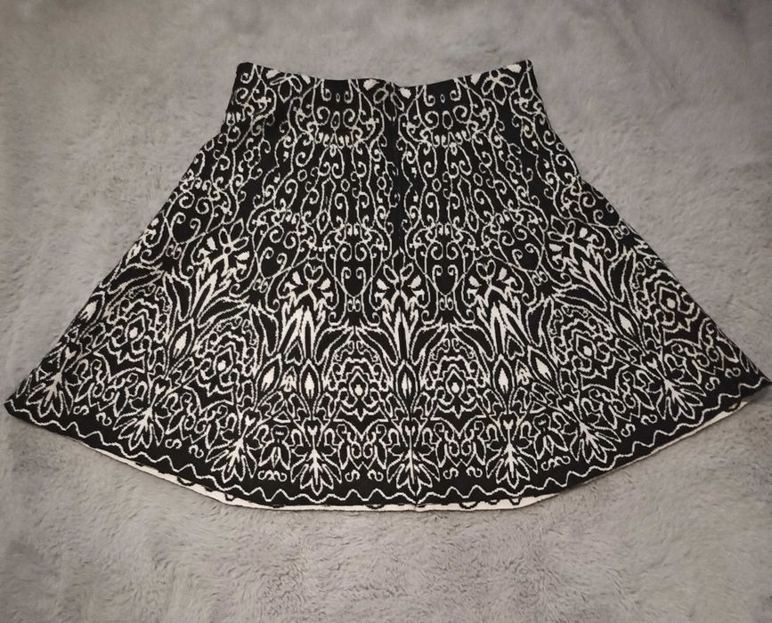 Rozkloszowana spódnica Xhilaration – XS