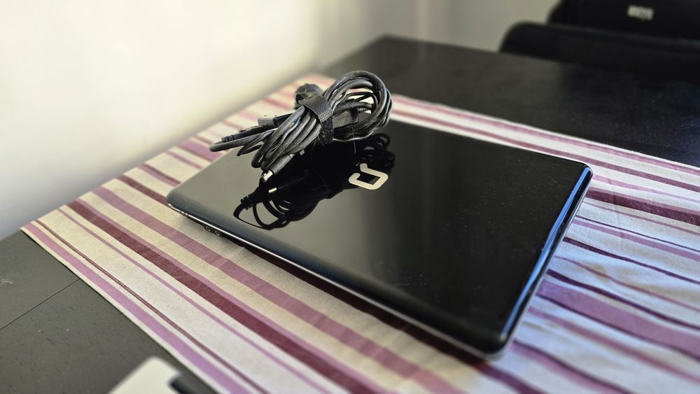 - Portátil Compaq Presario – Para Peças (Completo + Carregador)