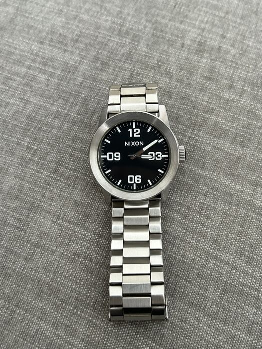 Relógio prateado Nixon