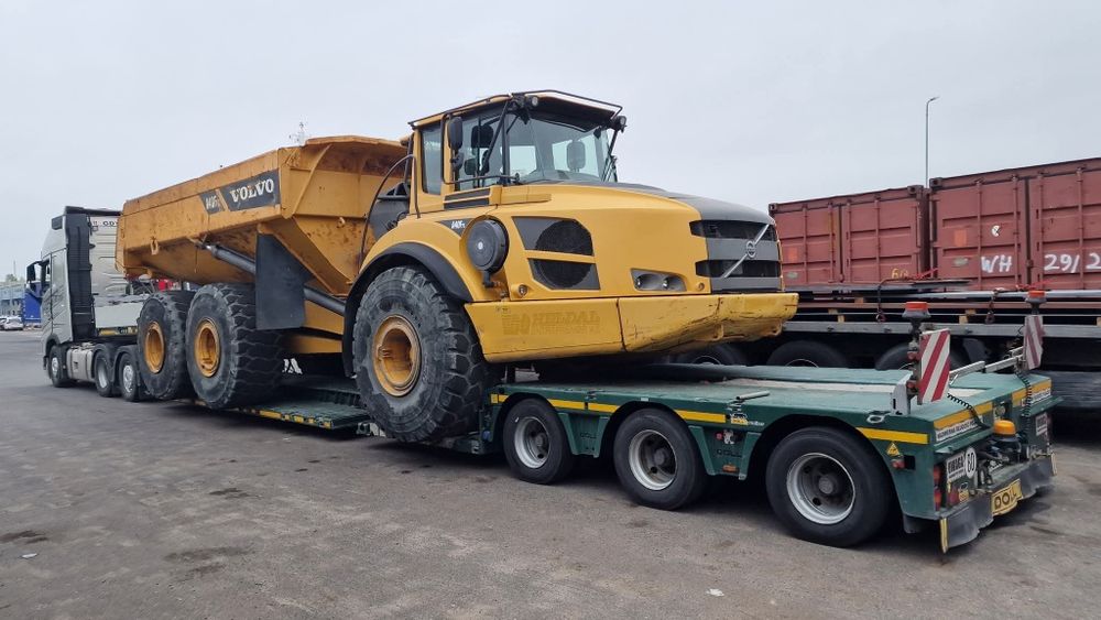 Transport niskopodwoziowy ponadgabarytowy koparek maszyn budowlanych