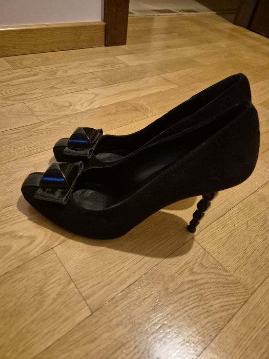 Sprzedam dwie pary pięknych szpilek rozmiar 40