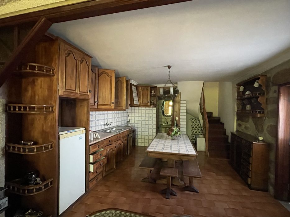 Cozinha completa madeira maciça c/ mármore + mesa – Maia
