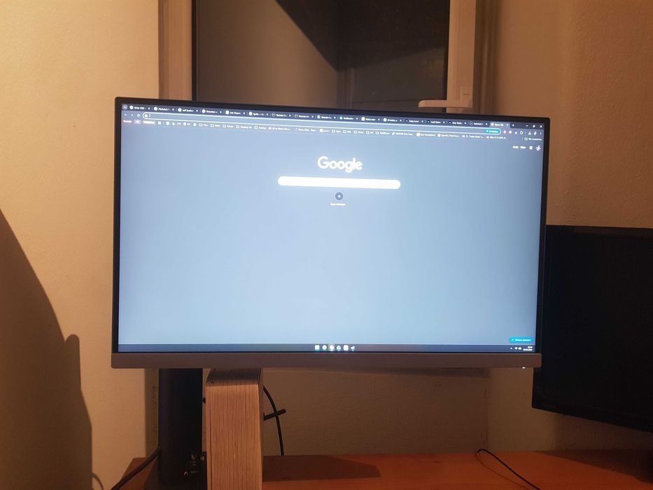 BenQ PD2706UA 27” 4K (USB-C) + Ergo Arm