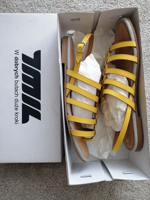 Sandały nowe skórzane damskie w rozmiarze 38 7 mil