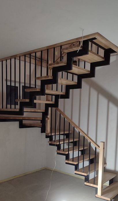 Сходи, каркас з металу