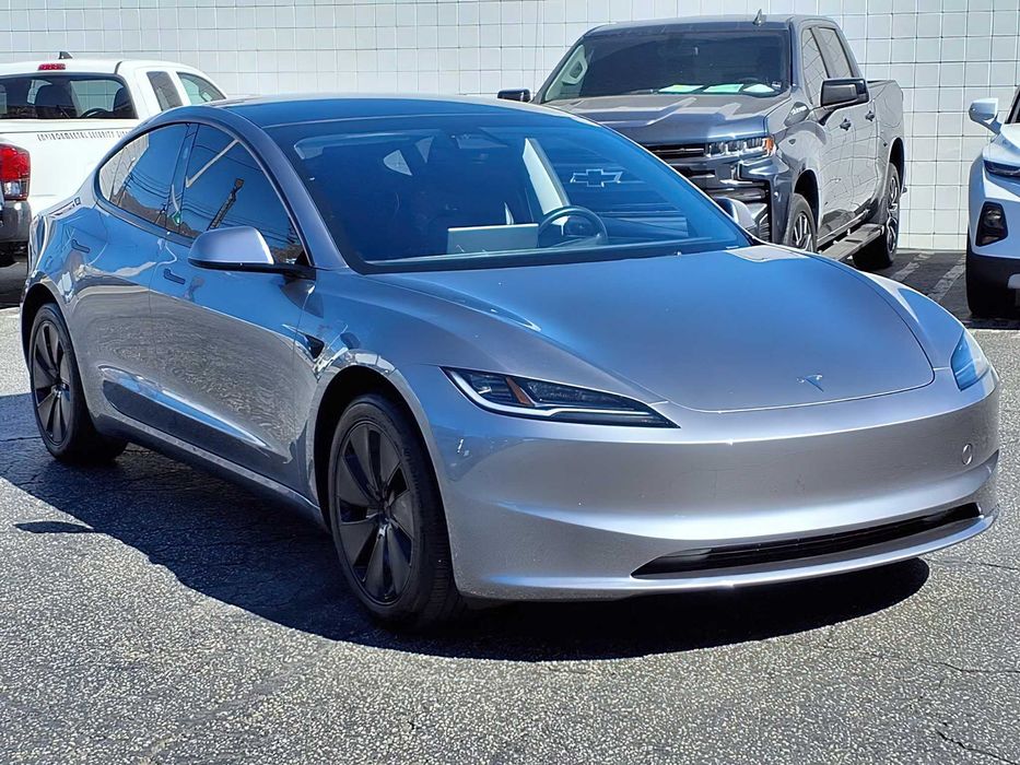 Tesla Model 3      2025