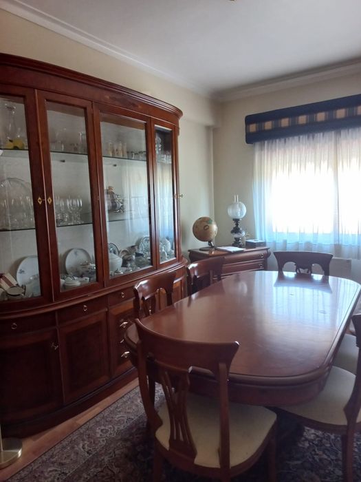 Mesa de jantar + 6 cadeiras