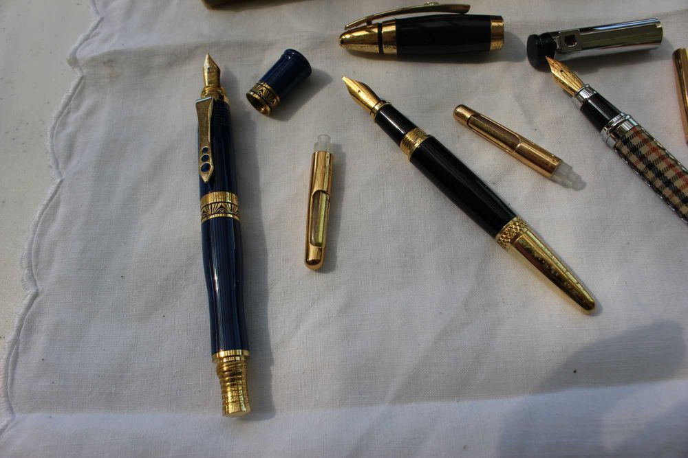 Canetas de tinta permanente Hachette .  Cada 35€