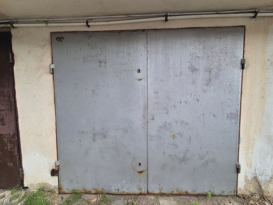 Garaz murowany na Porębie w Laziskach Grn.