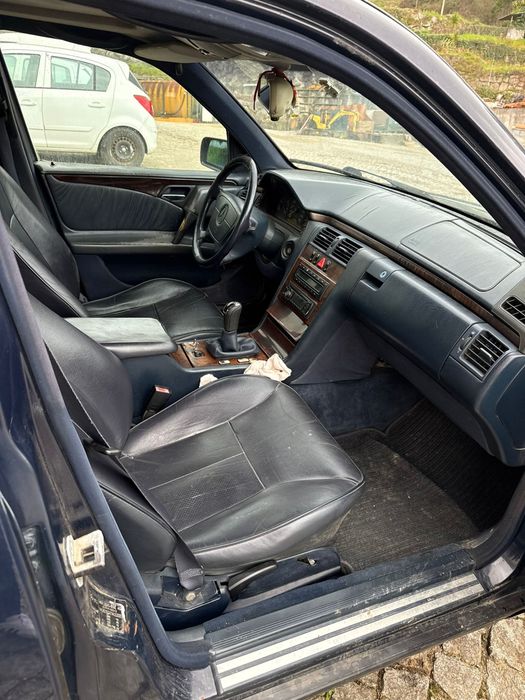 Mercedes-Benz E300 W210 3.0 Diesel – Clássico