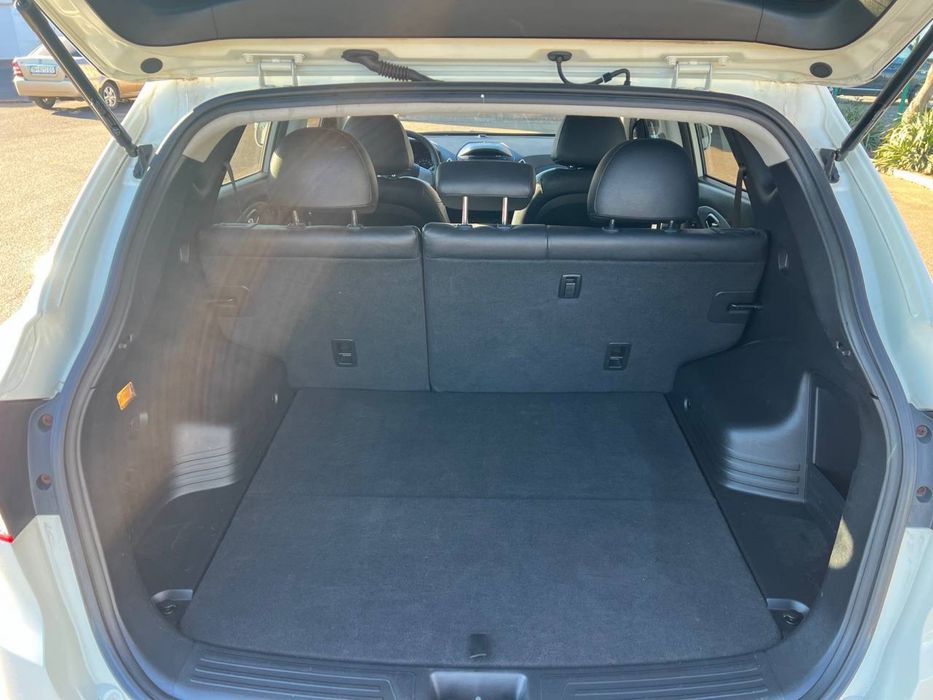 В продажу Hyundai Tucson/IX35 2 літра дизель передній привід із Кореї