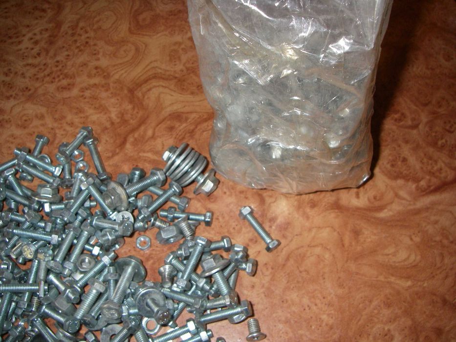 болты гайки  шайбы