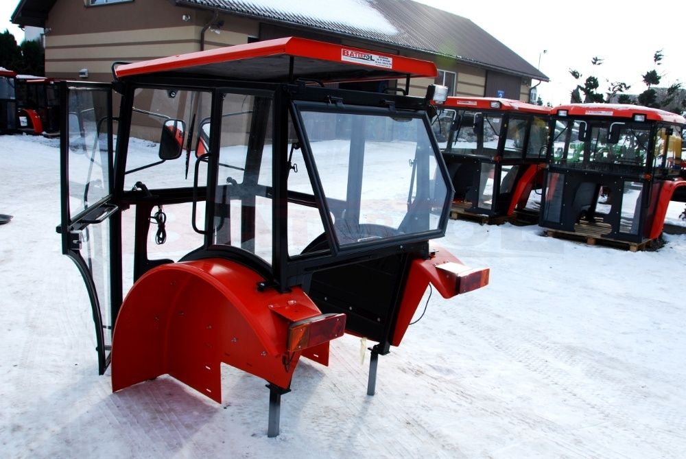 Kabina MF 235 255 z kołami 28" lub 32" sadownicza zwężona (OGRODNIK)