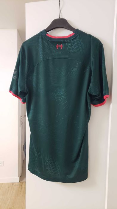 Футбольна форма Liverpool 2021/22