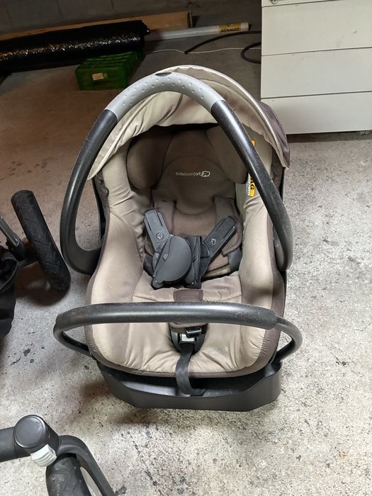 Carro bebé e ovo
