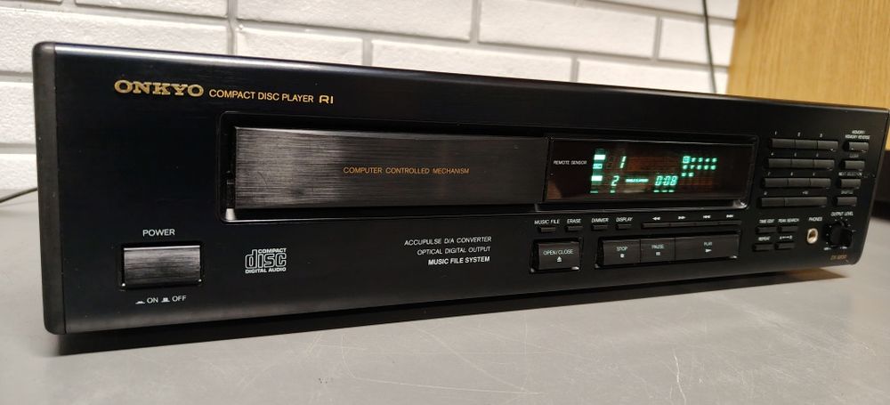 Odtwarzacz CD ONKYO DX-6930