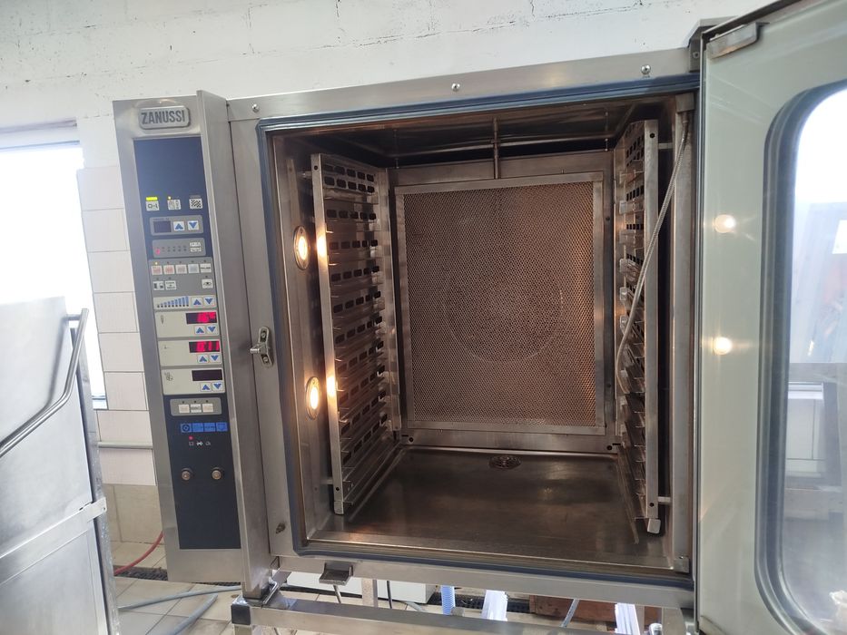 Пароконвектомат газовий ZANUSSI 220 вольт.