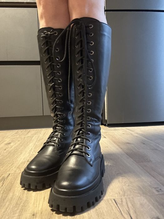 Зимние сапоги из натуральной кожи.