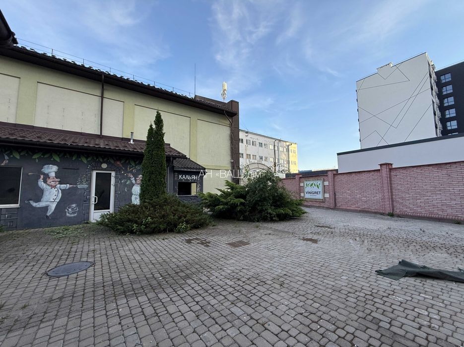 ОРЕНДА приміщення ПОРУЧ із ЖК "ЛИПКИ", закритий двір, власна ПАРКОВКА