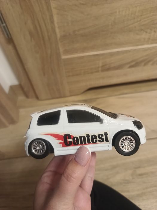 Białe auto samochód