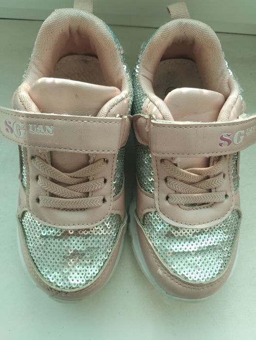 Кроссовки на девочку