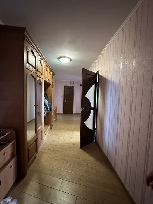 Продається 3-кімнатна квартира по вул. М. Небаби, центр міста