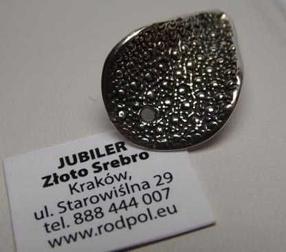 Srebrna zawieszka wywinięta łezka z dziurką