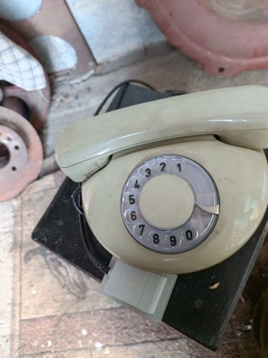 Телефон дисковий .