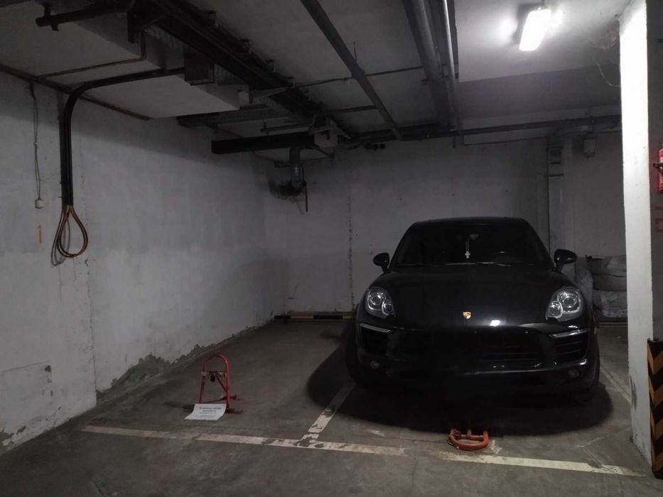 ПРОДАМ паркомісце в підземному паркінгу, вул.Мишуги, 8 _ 24,5 м2