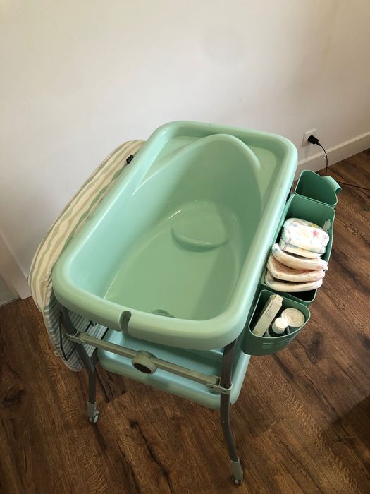 Muda fraldas com banheira Chicco verde-água
