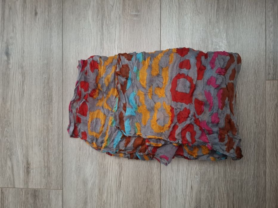 chusta w kolorową panterkę