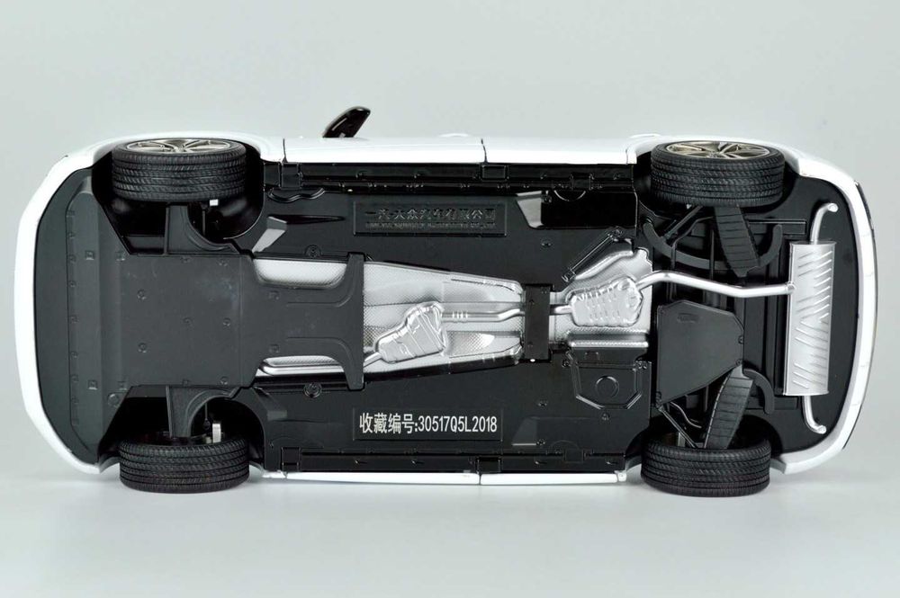 Модель автомобіля 1:18 Audi Q5L