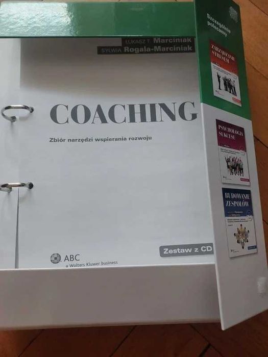 Segregator z cwiczeniami/zadaniami do coachingu.