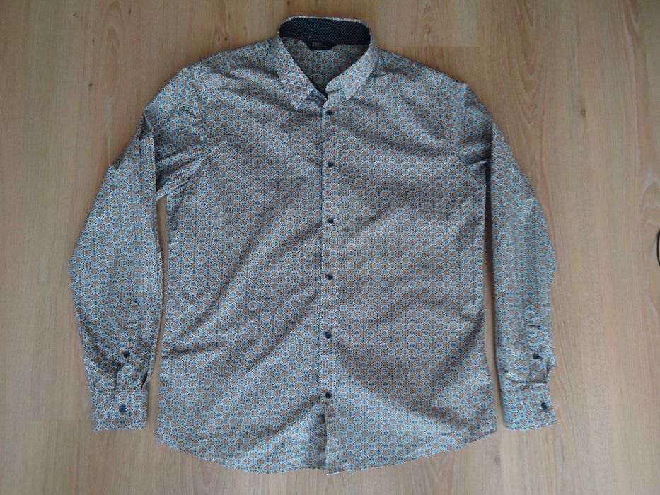 Фирменная красивая мужская рубашка с кортким рукавом, сост. новой.