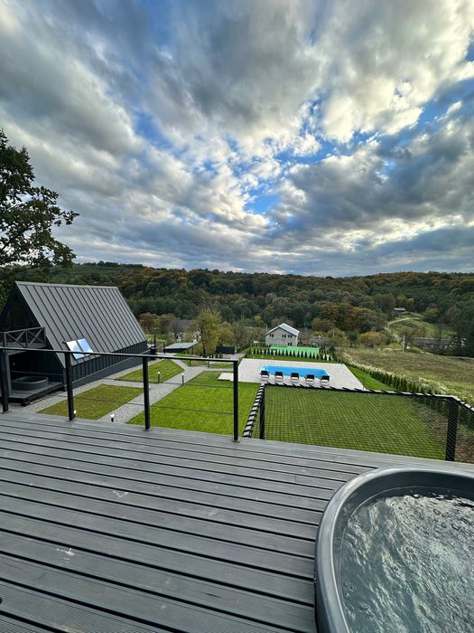 Подобова оренда будиночку з басейном та чаном  біля Львова