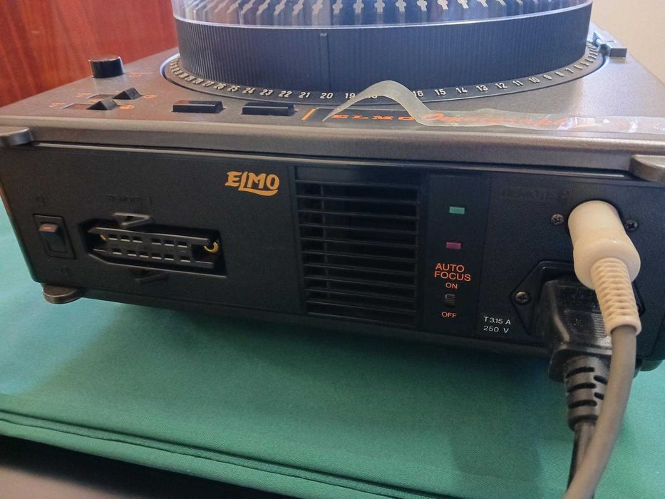 Projetor de slides "ELMO" em ótimo estado