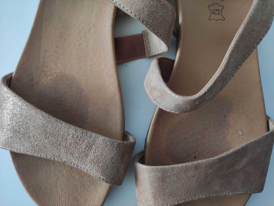 Skórzane sandały Lasocki złote, rozmiar 39