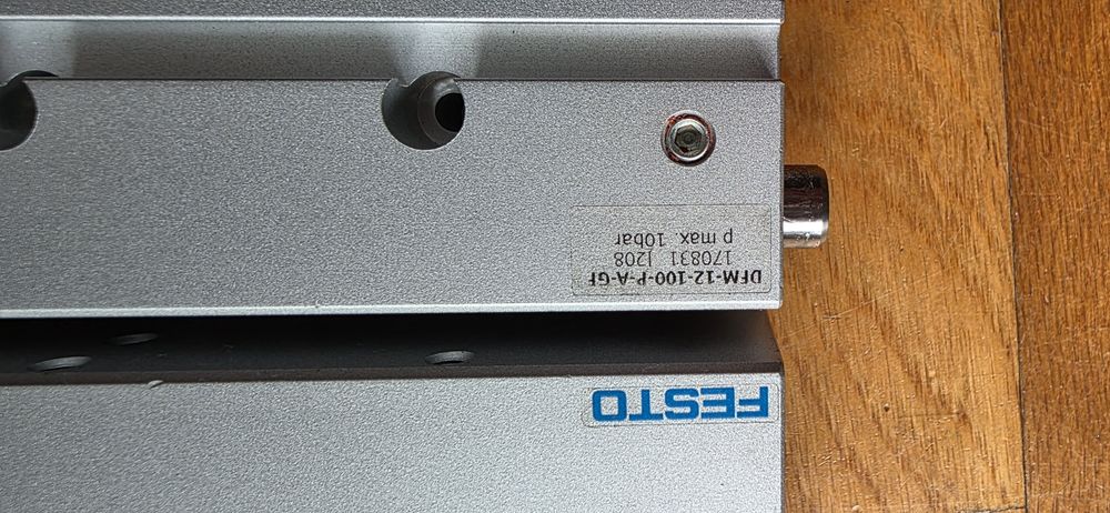 Cilindro pneumático Festo DFM-12-100-P-A-GF