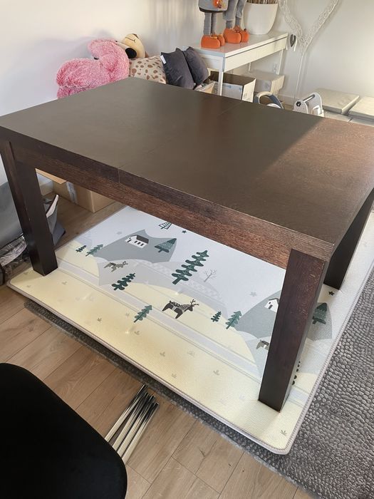 Sprzedam drewniany stół z krzesłami