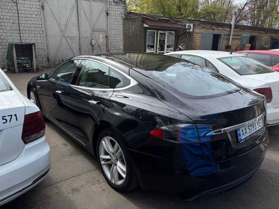 Оренда прокат Tesla Model S buisiness class 85Kw