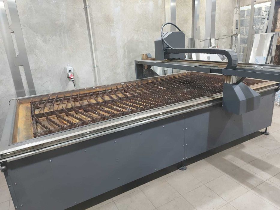 Ploter plazmowy CNC 1530 mm x 3030 mm źródło plazmy Hypertherm 65 SYNC