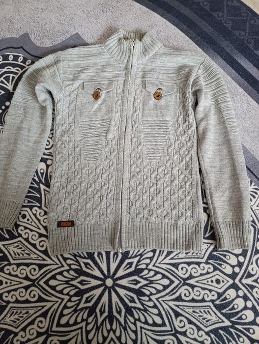 Гарні теплі светри для підлітків