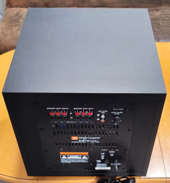 Kolumna  aktywna  subwoofer JBL