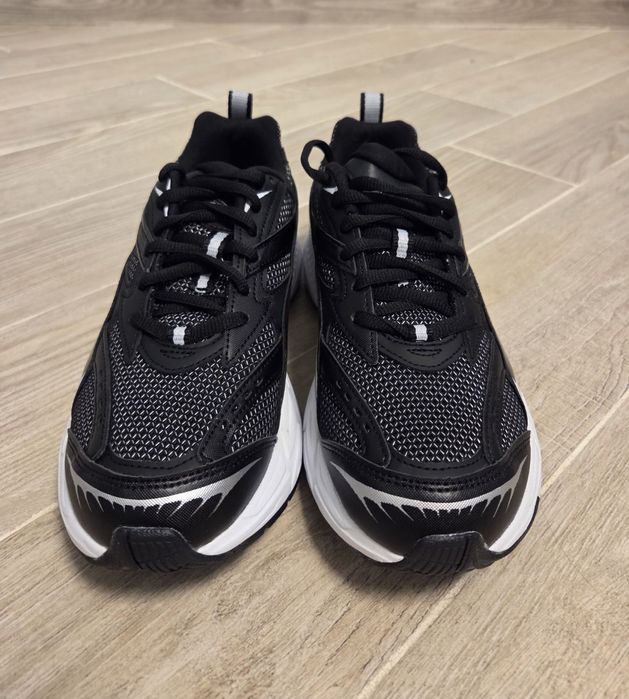 Продам Оригінальні кросівки Puma Morphic Base