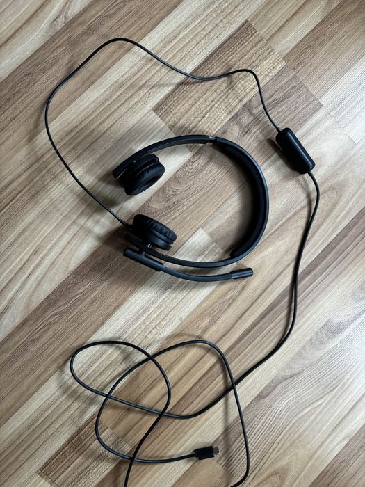 Навушники logitech H570e з мікрофоном були у використанні 1 раз