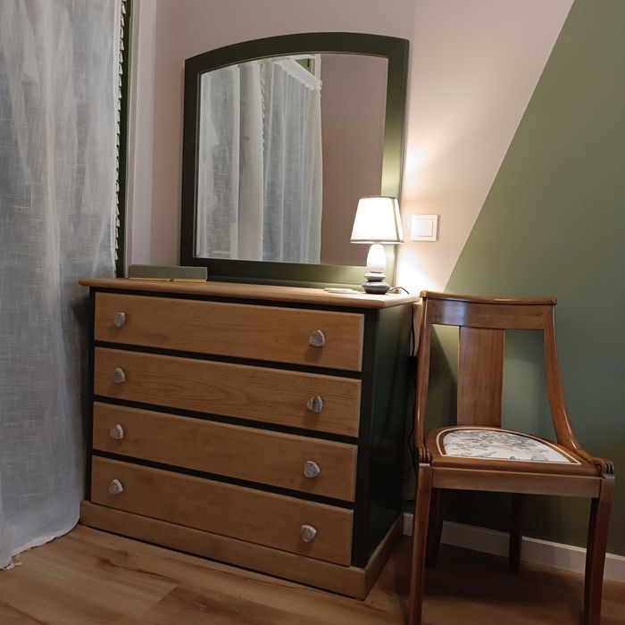 Cómoda de madeira renovada