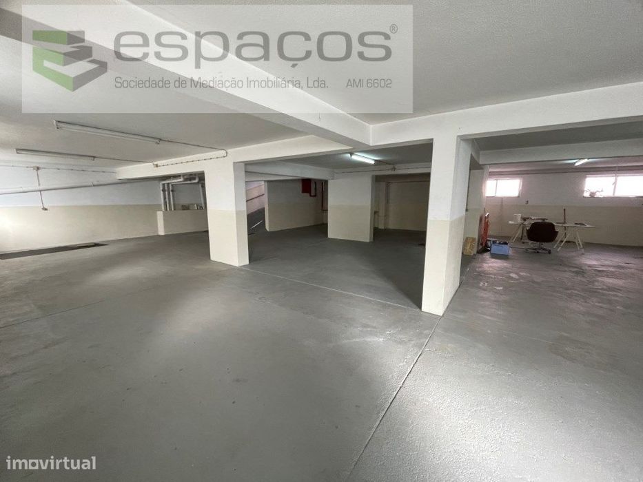 Garagem em Vale Fetal, Sobreda